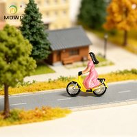 Figurines de cyclistes peintes avec vélos pour micro-paysages et aménagement de scènes routières, construction de dioramas