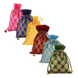 Petite pochette cadeau à cordon, magnifique emballage pour bonbons, sac à poussière de luxe en tissu pour bijoux - Product Image 1