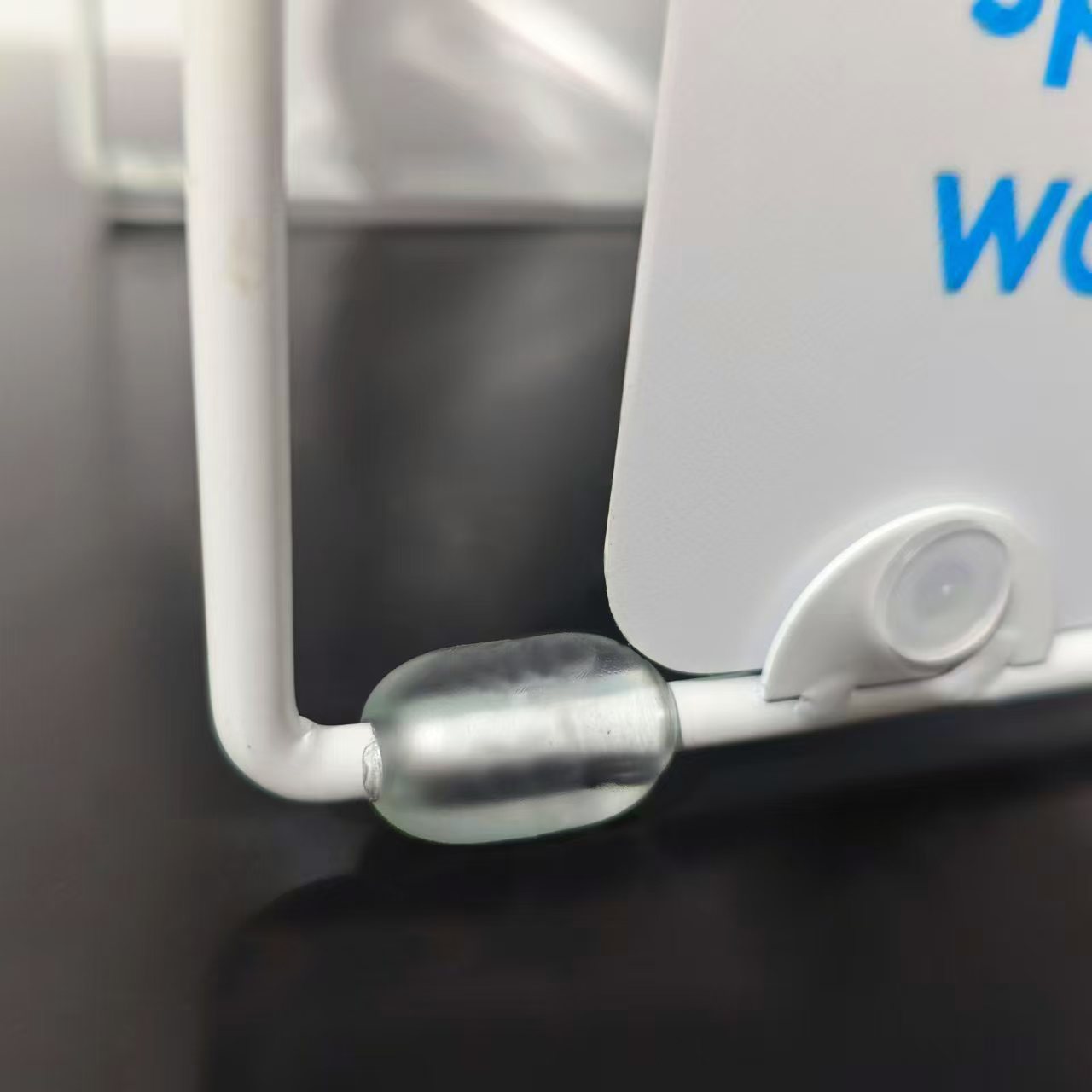 Mineral Water Advertising Display Stand Iron Wire Drinking Bottle Racks Beverage Metal Shelf for Counter Top for Retail — view 4
