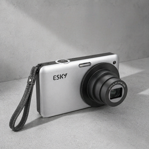 Appareil photo numérique compact rétro personnalisable avec vidéo 4K Ultra HD et photos 64MP - Product Image 1