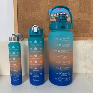 Nouvelle conception de gobelet à eau en plastique dégradé de couleur, trois ensembles avec des marques de mesure pour le sport - Product Image 5
