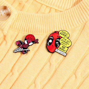 Dessin animé Spider-Man célèbre détective camion émail doux broche créative en alliage de Zinc broche Denim sac accessoires Souvenirs en gros - Product Image 3