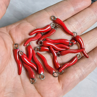 Vente en gros pendentif à breloque unique en forme de piment en émail multicolore pour femmes or collier de piment rouge délicat
