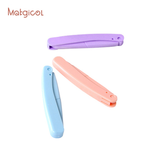 Una <span class=keywords><strong>navaja</strong></span> portátil <span class=keywords><strong>para</strong></span> <span class=keywords><strong>depilar</strong></span> la cara. - Product Image 4