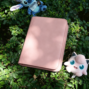 สมุดใส่การ์ดสะสมแบบ 4 ช่อง ทำจากหนัง PU ยอดนิยม รับผลิตแบบ OEM ODM สำหรับการ์ด TCG - Product Image 1