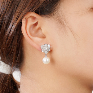 Orecchini a Fiore di Camelia per Donne, Accessorio Floreale Semplice per Outfit - Product Image 6