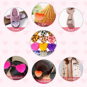 Porte-clés pompon en fourrure moelleuse colorée de 10 cm, en forme de cœur, vente en gros, pour cadeaux promotionnels d'entreprise - Product Image 4