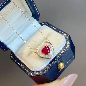 Collier en or massif 18 carats Xinfly Romantic Au750 avec pierres précieuses, rubis 0,40 ct et diamants 0,20 ct, forme cœur - Product Image 4