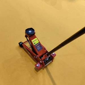 Gato hidráulico de suelo de hierro CRIQUE CARRO 3T Capacidad de carga para reparación de automóviles - Product Image 2