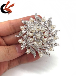 Portatovaglioli a forma di <span class=keywords><strong>fiore</strong></span> con perle e strass eleganti portatovaglioli da sposa in vetro per feste - Product Image 3