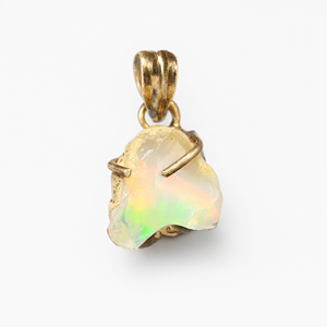 Pendentif en opale éthiopienne brute en argent - Un trésor de pierre précieuse éclatante - Product Image 2