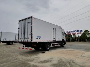 Camion frigorifique automatique DONGFENG 4*2 6,8 m avec régulateur de température pour la logistique de la chaîne du froid, véhicule frigorifique, camionnette réfrigérée - Product Image 4