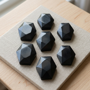 Piedra de Ágata Negra Pulida en Forma de Estrella Tetraédrica, Cristal Curativo Reiki, Juego de Piedras Hechas a Mano con Tema de Amor para Decoración del Hogar - Product Image 1