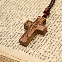Croix du Sauveur sculptée à la main, pendentif en bois, collier chrétien, crucifix catholique, ornement suspendu pour voiture, cadeau