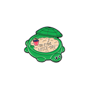 Broche émaillée tortue mignonne, nouveauté, motivationnelle 'Fais-le pour la petite toi', pour la plage, tortue verte - Product Image 1