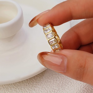 Bague en acier inoxydable plaqué or 18 carats avec zircon pour femme R321 - Product Image 3