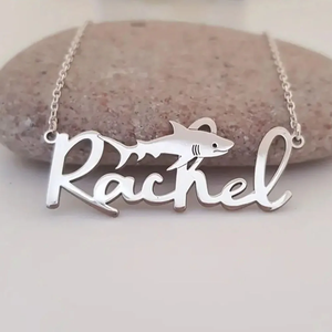 Collar de Moda Personalizado con Nombre en Chapado de Oro de 18K, <span class=keywords><strong>Cadena</strong></span> de Acero Inoxidable con Diseño de Dibujos Animados para Niña, Venta al por Mayor de Joyería - Product Image 1