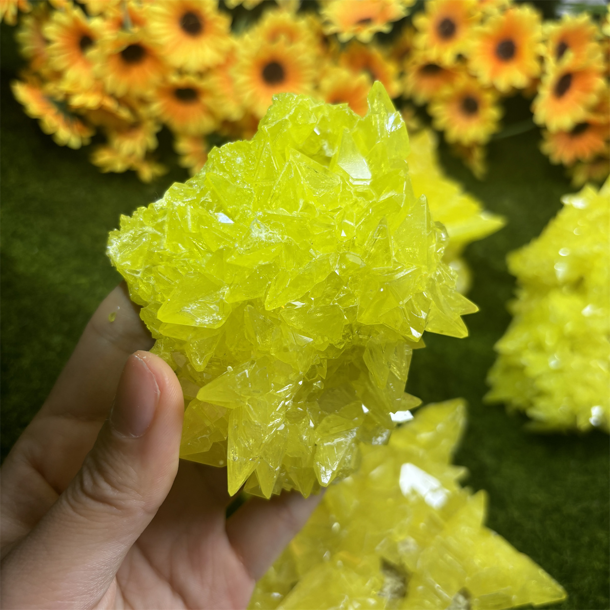 Amas de cristaux de soufre