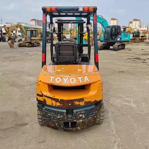 Chariot élévateur diesel Toyota d'occasion 3 tonnes, 4x4, hauteur de levage 6 m, certifié CE ISO, en stock du Japon - Product Image 2