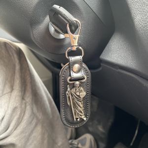 Llavero de Cuero San Judas Tadeo, Porta Llaves Metálico, Regalo Religioso, San María, San Benito, Jesús, San Judas - Product Image 3