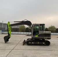 Excavadora de cadenas ZE55GU de 5.5 toneladas y 35kW con cazo reforzado y martillo rompedor