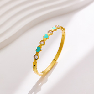 Bracelet en acier inoxydable de luxe incrusté de zircon, assorti à tout, avec émail époxy doré 18 carats et bracelet en titane motif amour - Product Image 2