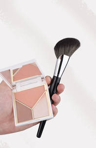Pinceau de maquillage synthétique à manche en bois pour fond de teint, contouring des joues, estompage et application de correcteur - Product Image 4