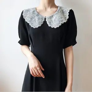 Robe vintage en tissu noir pour femmes, col floral pour dames, manches petites bouffantes, chic et élégant, vêtements noirs