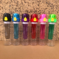 Bouteille d'eau de 700 ml avec infuseur à fruits et citron en plastique et couvercle à ouverture rapide