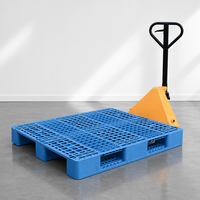 Palette en plastique empilable pour entrepôt automatisé, personnalisable, robuste, en maille HDPE, grillagée, renforcée en acier sur trois pieds