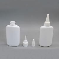 Bouteille plate carrée en PET de 150 ml avec buse pointue pour colle et peinture, fournie directement par l'usine, réductions disponibles pour les commandes en gros