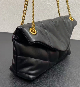 Bolso de Mano Clásico de Lujo con Grabado en Relieve y Cierre de Cremallera, Estilo Moderno, Alta Calidad, Opciones Personalizables para Venta al Por Mayor - Product Image 3
