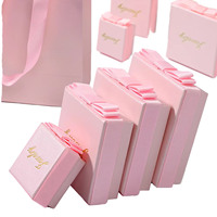 Boîte cadeau personnalisée avec couvercle et base roses, avec nœud en ruban gros-grain, boîte rigide avec logo pour cadeaux en gros