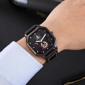 Orologio da Polso da <span class=keywords><strong>Uomo</strong></span> Quadrato in Pelle, Stile Britannico, Nuovo Orologio al Quarzo con Tecnologia Nera, Gioiello <span class=keywords><strong>di</strong></span> Lusso, Regalo, Vendita all'Ingrosso - Product Image 4