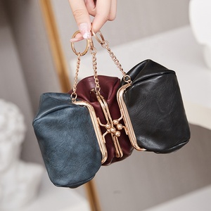 Mini <span class=keywords><strong>Porte</strong></span>-<span class=keywords><strong>Monnaie</strong></span> Vintage à Fermoir Baiser, Sac de Rangement Léger en Cuir PU, Pochette Minimaliste Couleur Unie - Product Image 5