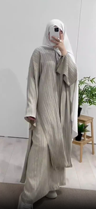 J-236 Ropa Islámica Modesta Clásica y Sencilla para Mujer, Talla XXL Conjunto de 2 piezas: Abaya plisada a rayas y faldas oversize con aberturas laterales - Product Image 4