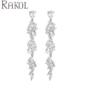 RAKOL EP5431 Boucles d'oreilles de haute qualité en cristal, goutte d'eau brillante en forme de feuille avec long pompon au design charmant - Product Image 5