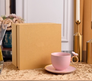 Ensemble tasse et assiette en porcelaine fine rose style européen avec poignée dorée et motif papillon en relief, écologique - Product Image 5