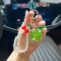 Porte-clés pomme en résine pailletée avec chaîne de perles, anneau de sac cerise, ornement suspendu pour sac à main et voiture, pour femmes et filles