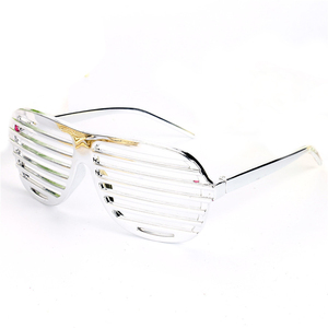 La migliore vendita calda a forma di feritoia per feste occhiali da sole con logo personalizzato - Product Image 3