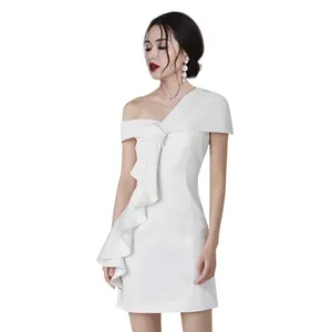 ชุดเดรสกระชับสัดส่วนแบบเปิดไหล่ของผู้หญิงฤดูใบไม้ผลิสาวฝรั่งเศสย้อนยุคชุดกระโปรงสีขาว