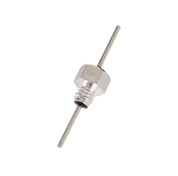 Filtre EMI de type fileté 100nF X7R 100V pour circuits électroniques de précision.