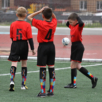 Chaussettes de compression sportives montantes pour enfants, tricotées sur mesure, à blocs de couleur géométriques, respirantes et à séchage rapide