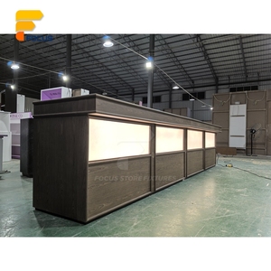 Arredamento Contemporaneo per Caffetteria: Vetrina per Pasticceria in Legno e Vetro, Bancone Menu, Espositore per Panetteria, Layout Bar Caffè - Product Image 6