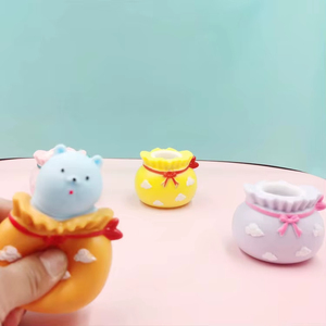 Juguete Antiestrés de Peluche con Forma de Conejo y Oso, Juguete de Bolsillo para Niños, Niñas, Adultos, Oficina y Escritorio - Product Image 5