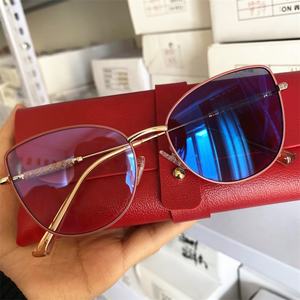 Lunettes Photochromiques 2026 en Alliage de Strass Noir, Blanc et Or, Monture Œil de Chat à Charnière à Ressort, Verres <span class=keywords><strong>Photogray</strong></span> Anti-Reflet et Anti-Lumière Bleue - Product Image 5