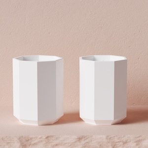 Pot à bougie en céramique <span class=keywords><strong>blanche</strong></span> terracotta avec logo en relief sur mesure C&H - Product Image 3