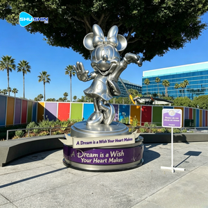 Scultura Personalizzata di Topolino e Minnie in Fibra di Vetro e Resina Ecologica per Esposizione Interna ed Esterna - Product Image 2
