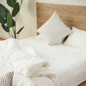 Ensemble de literie en lin belge durable fabriqué sur mesure avec des boutons en bois naturel et une sensation douce et respirante pour un style de vie éco-luxe - Product Image 2