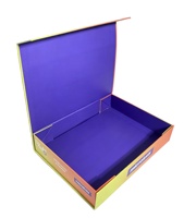 Boîte d'emballage pour vêtements en papier ondulé personnalisée, pour l'expédition et le courrier, matériaux recyclés, laminage brillant, impression en relief